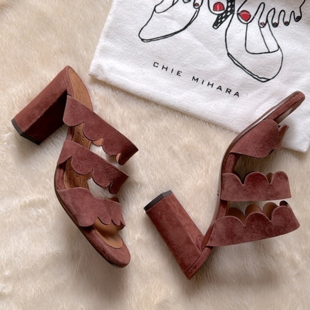 new CHIE MIHARA Scalloped Block Heel Suede Sandals Rust EU 37
